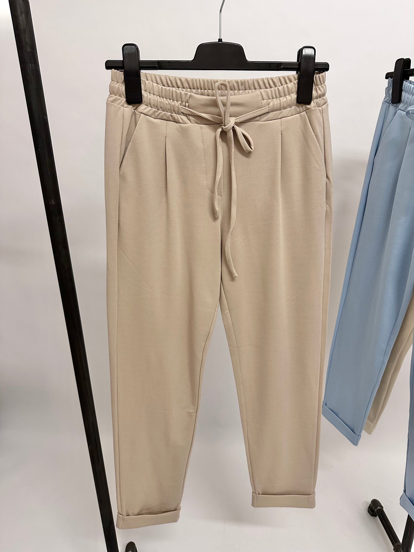 Hose mit Umschlag