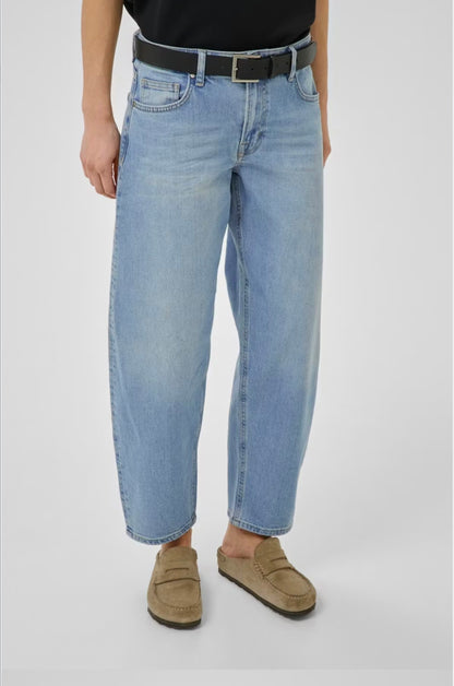 Loose Barrel Jeans